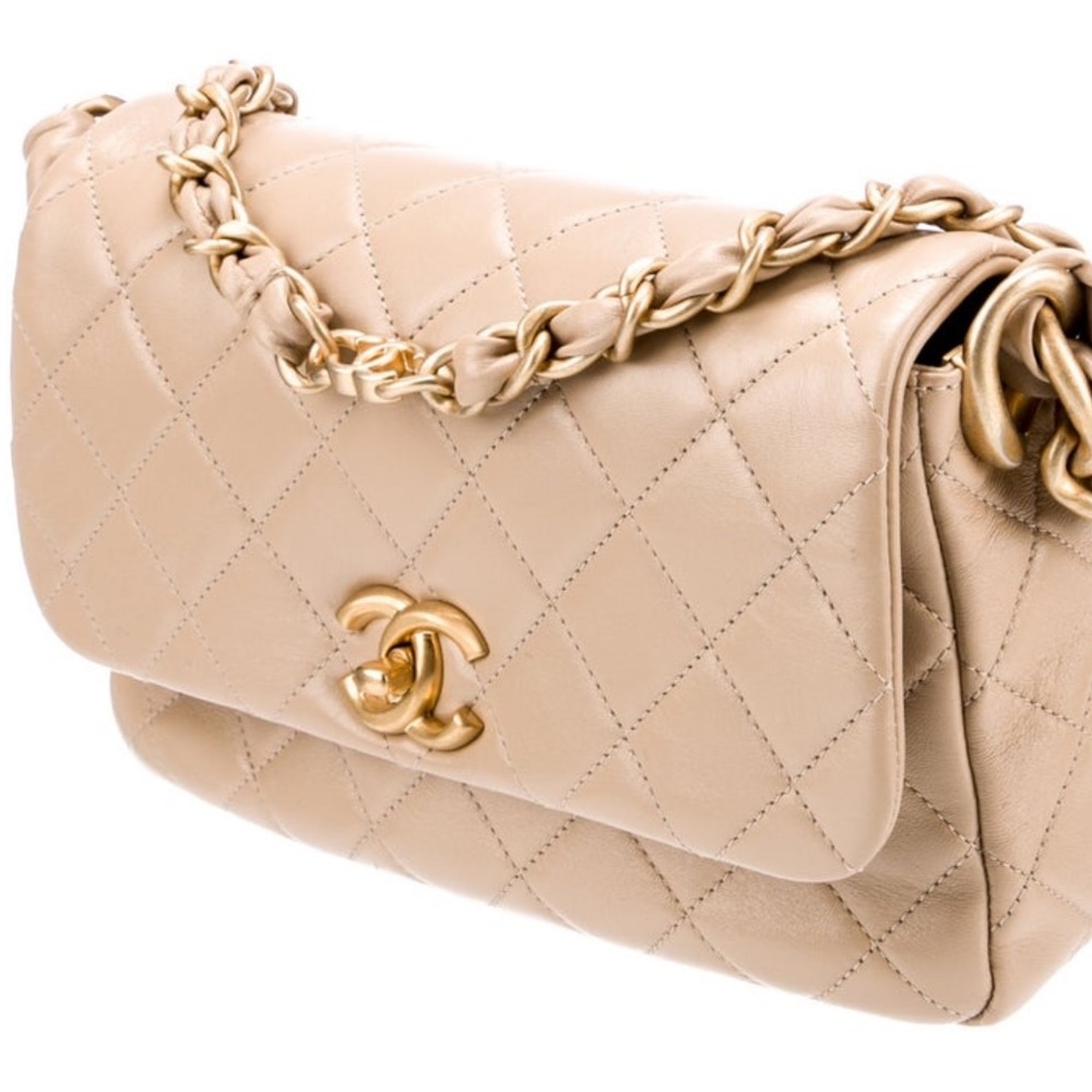 Chanel - Picture 2 of 7